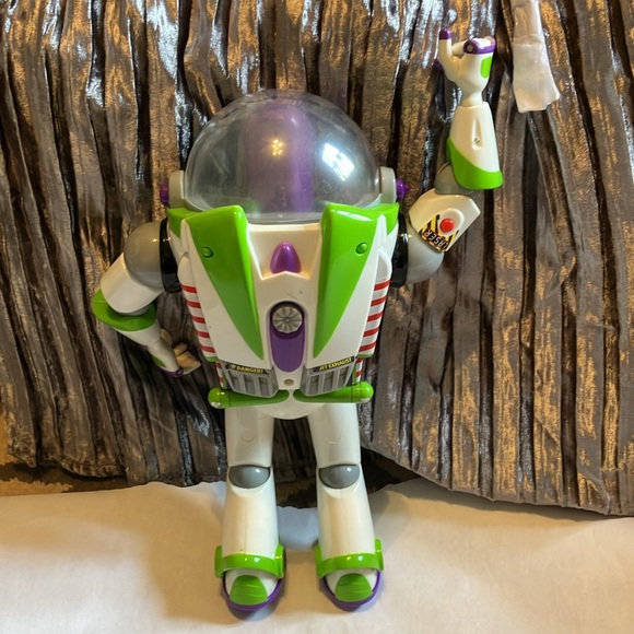 Buzz Lightyear with voice (lights on wings and laser light) - Picture 5 of 7